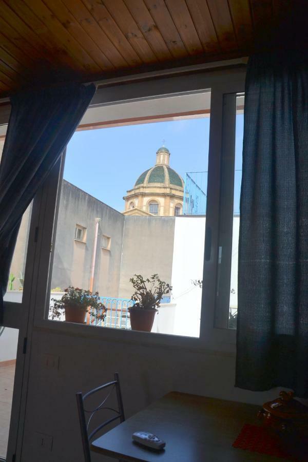Case Vazzana - Cortile Sant'Agostino Mazara del Vallo Kültér fotó