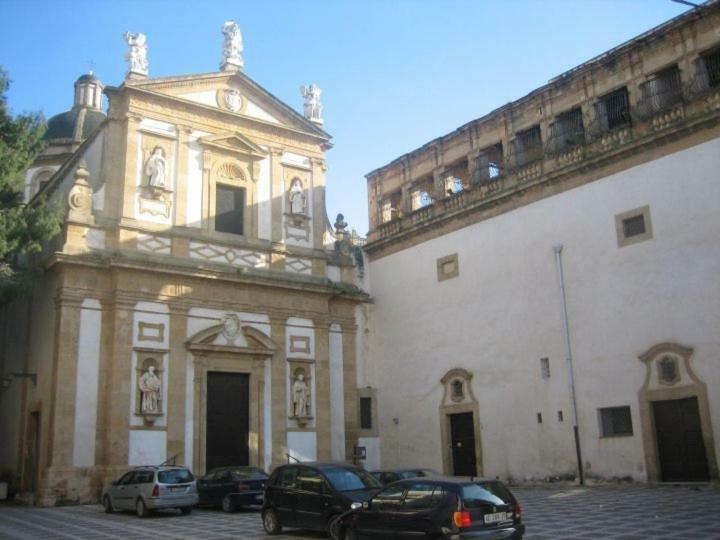 Case Vazzana - Cortile Sant'Agostino Mazara del Vallo Kültér fotó